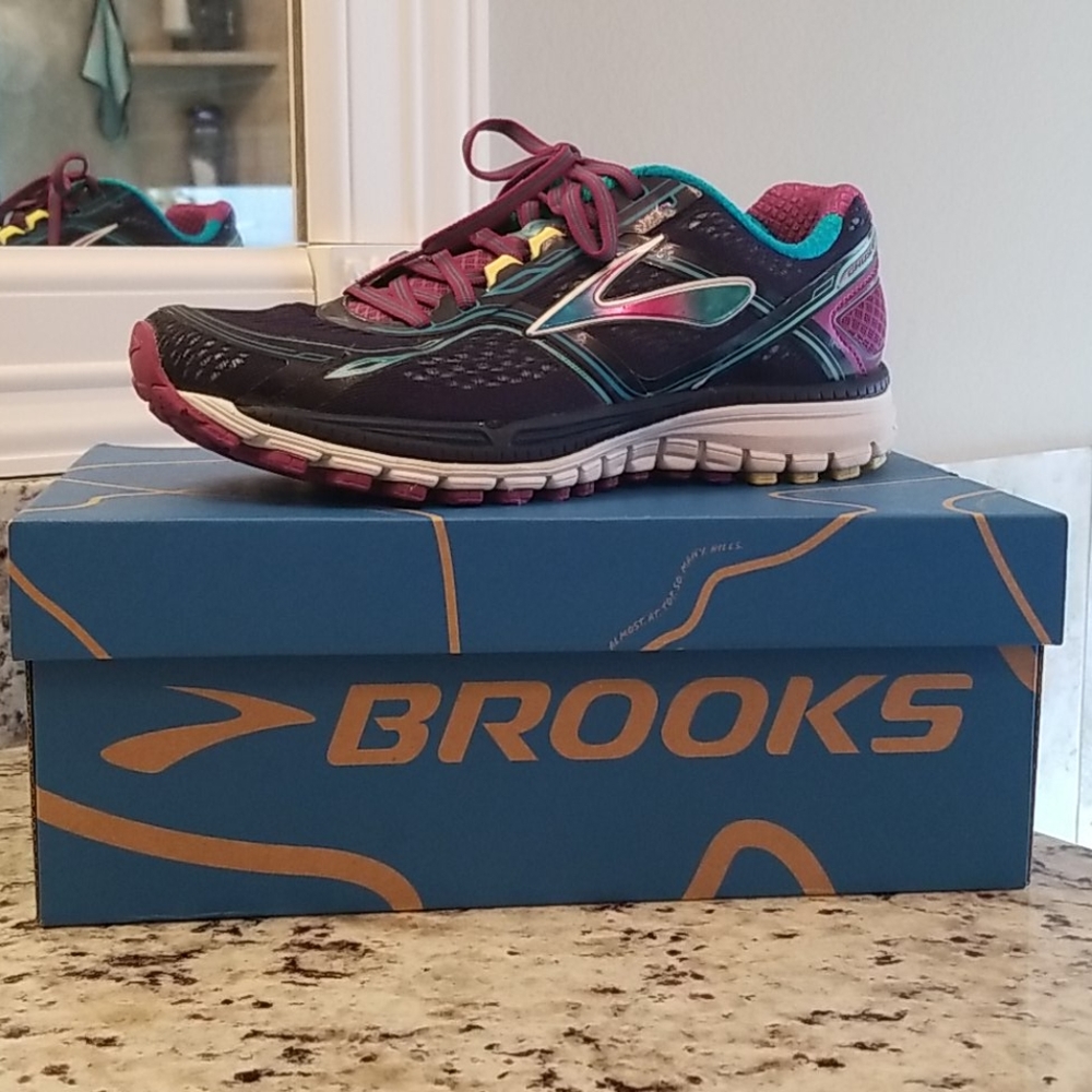BROOKS | Running Shoe | 4044